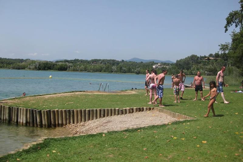 Camping Bungalow El Llac De Banyoles Porqueres Exterior foto