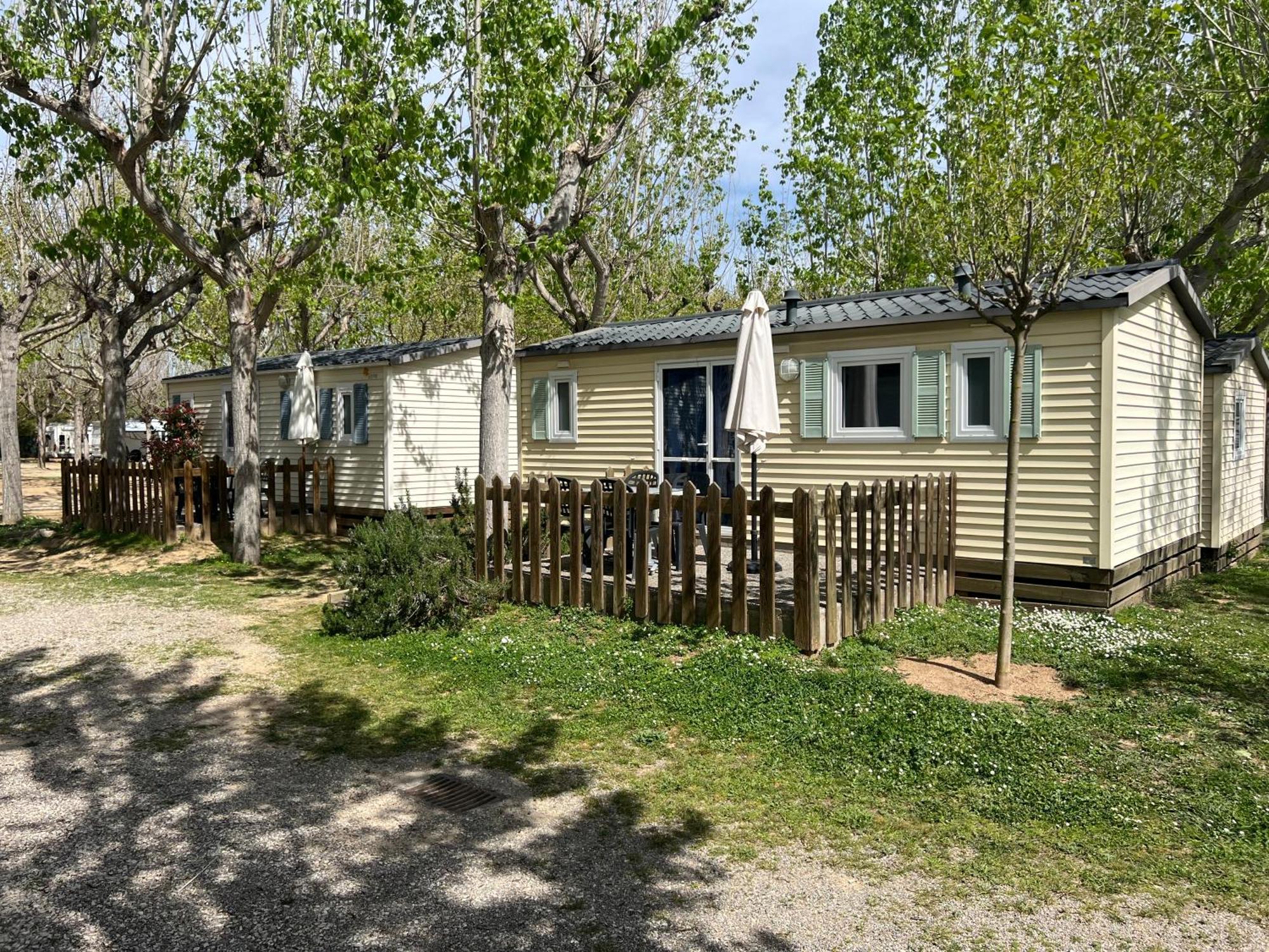 Camping Bungalow El Llac De Banyoles Porqueres Exterior foto