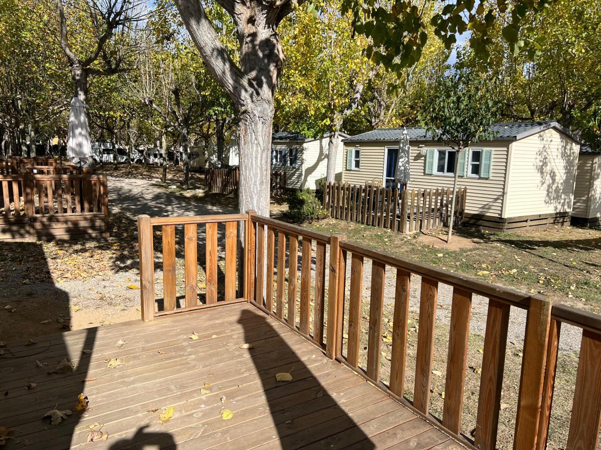 Camping Bungalow El Llac De Banyoles Porqueres Exterior foto